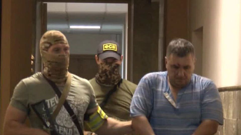 Панова (справа) доставили в Симферополь