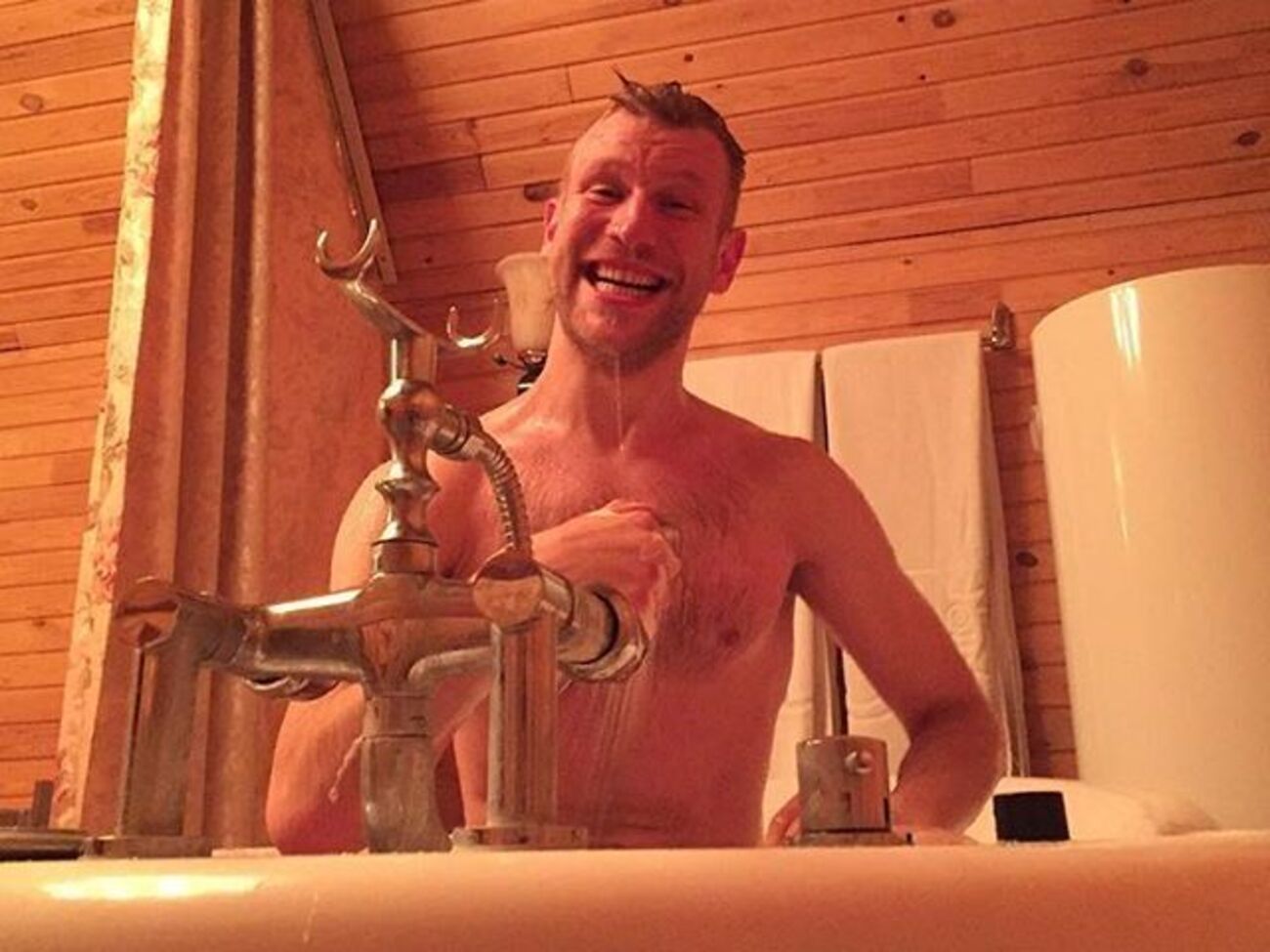 Дорн применил полотенце для записи песни