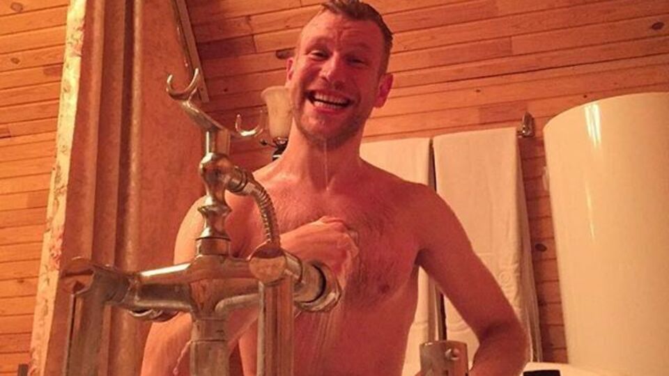 Дорн применил полотенце для записи песни