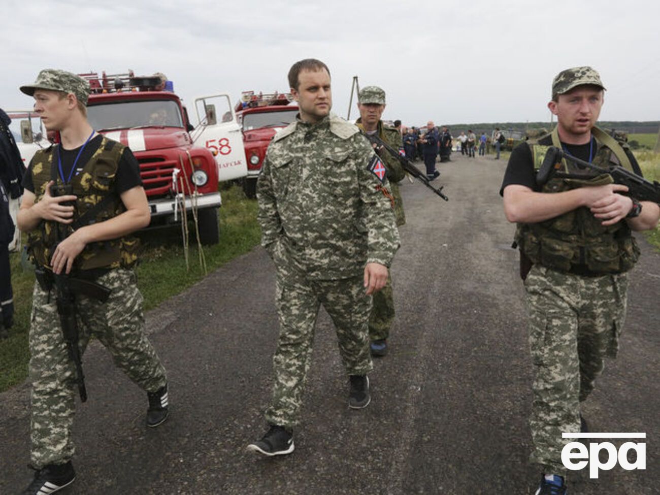 Задержанный являлся "спикером" террориста Губарева (на фото в центре), заявили в прокуратуре