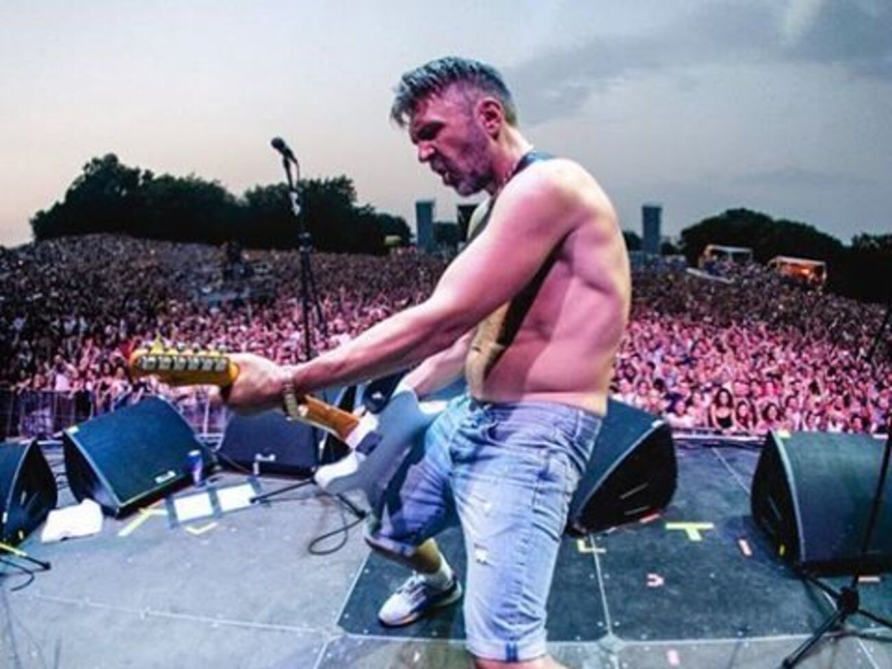 Шнуров:&nbsp;Стал шабашить ведущим на "Первом канале". Энтропия растет!