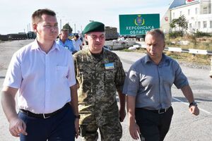 Гордеев (на фото слева): Проведены все мероприятия по укреплению первой линии обороны согласно плану, утвержденному Генштабом