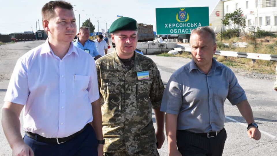 Гордеев (на фото слева): Проведены все мероприятия по укреплению первой линии обороны согласно плану, утвержденному Генштабом