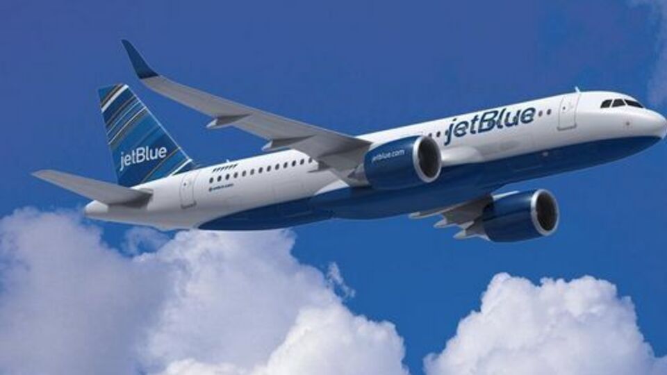 Самолет авиакомпании Jet Blue попал в турбулентность