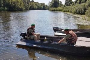 Черниговские пограничники задержали нарушителей границы в лодке