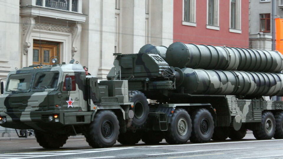 Дальность действия С-400 достигает 400 км, она может уничтожать цели на высоте до 30 км