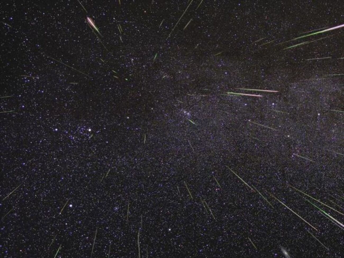 Сегодня ночью земляне наблюдали звездопад Персеиды