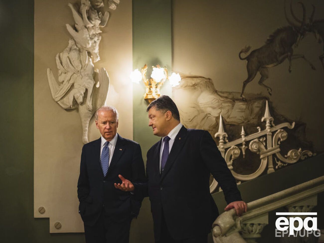 Байден и Порошенко обсудили ситуацию в Крыму