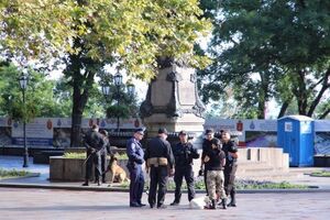 На месте проведения марша работают взрывотехники