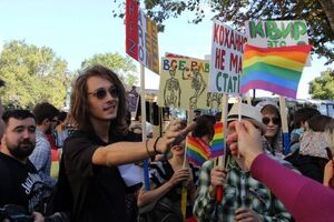 В Марше равенства, по данным СМИ, приняли участие более 50 человек