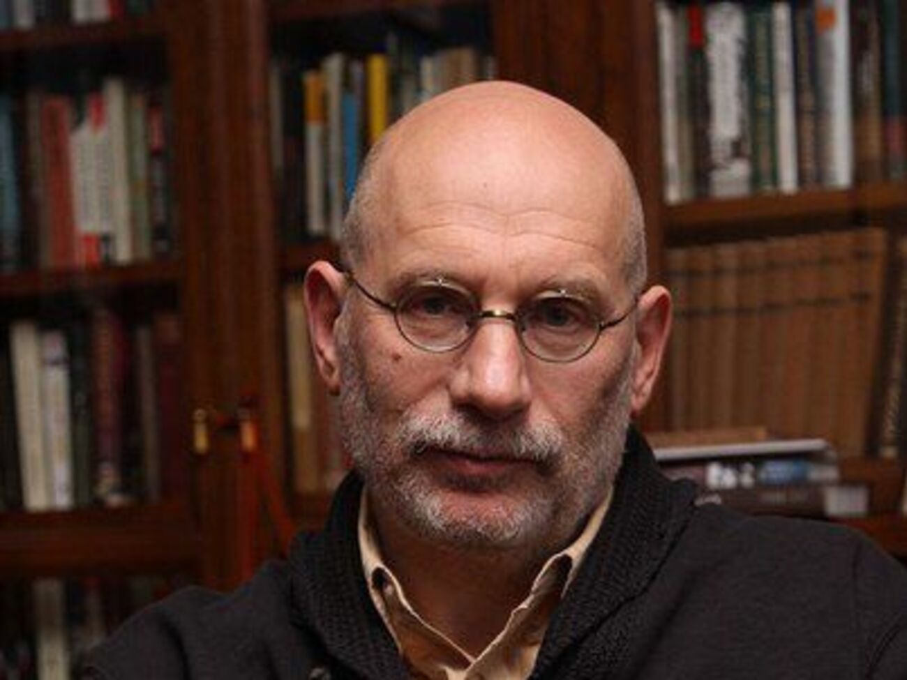 Акунин: Впервые столкнулся с молчанием французских СМИ в деле Навальных и "Ив Роше"