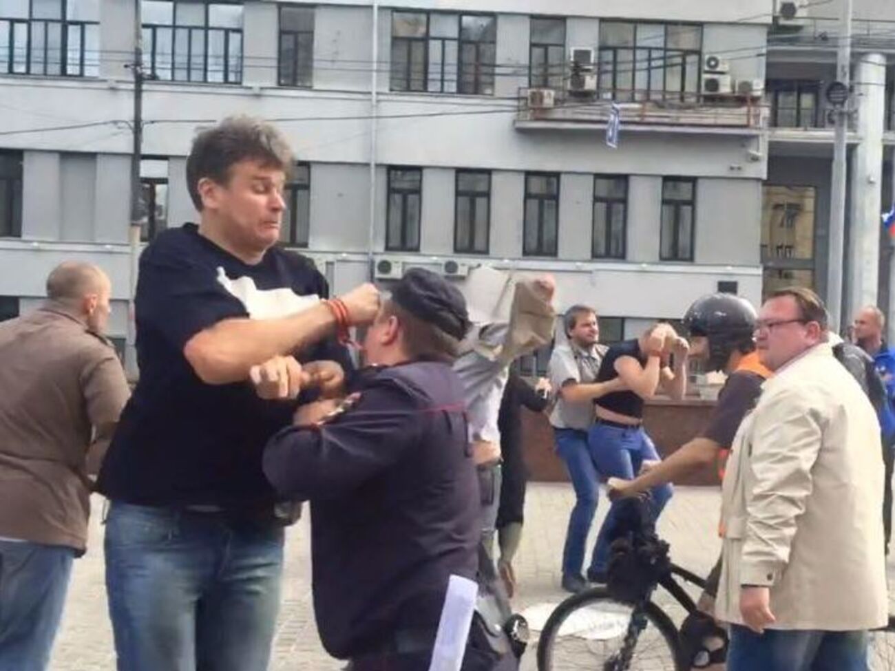 В ходе пикета пострадала даже полиция