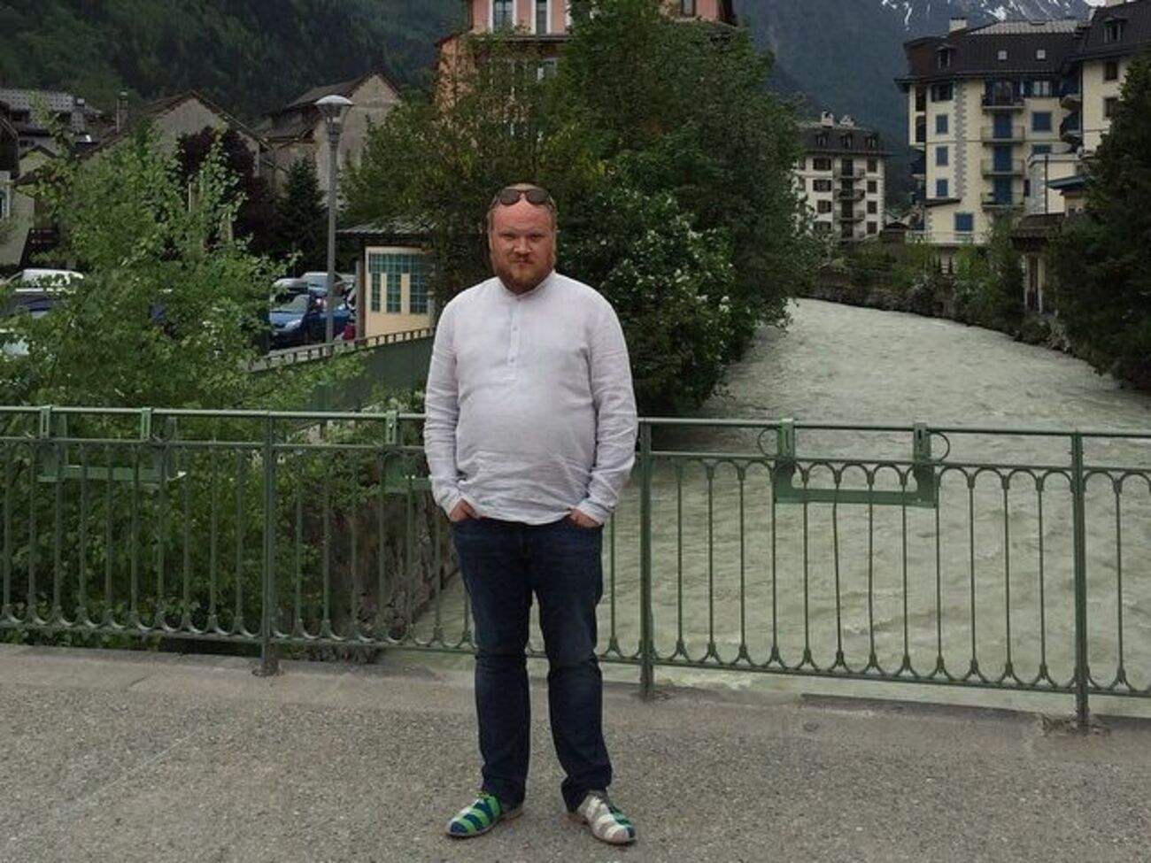 Кашин:&nbsp;Вы живете в воюющей стране, где&nbsp;жизнь обесценилась до более низких, чем в России, показателей