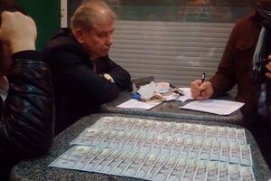 Во время обыска у него обнаружили $300 тыс. и паспорт гражданина Венгрии