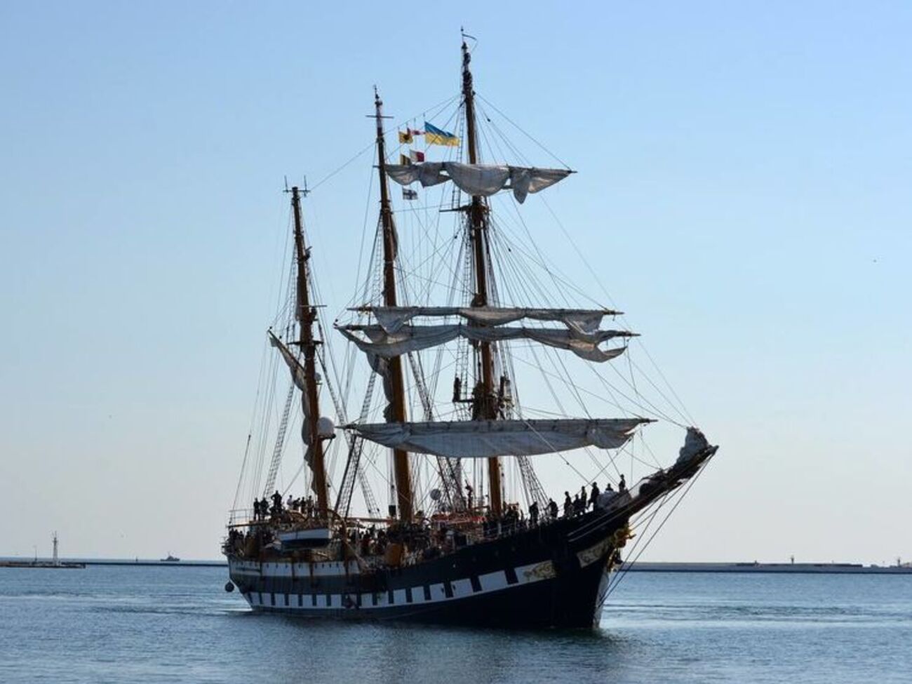 В Одессу прибыл парусник ВМС Италии. Фоторепортаж