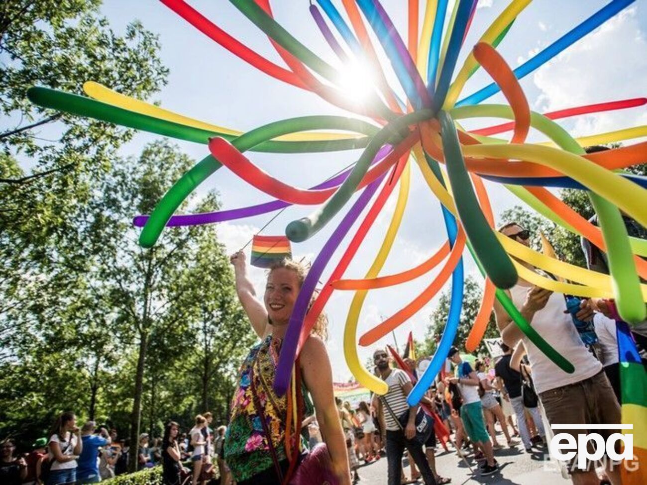 Флешмоб устроили в знак солидарности с оскорбленной парой