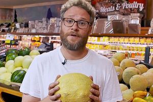 Продукты в супермаркете заговорили мужским голосом