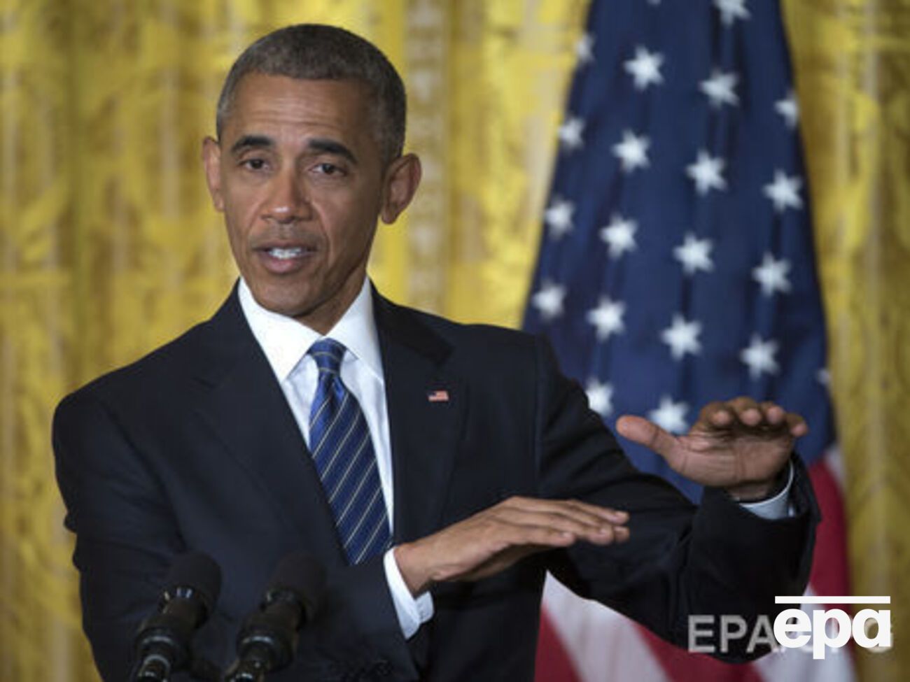 По словам Обамы, сторонникам Клинтон придется бороться с "безжалостной негативной кампанией" против нее