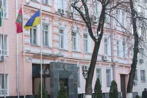 Обыск проводят сотрудники военной прокуратуры