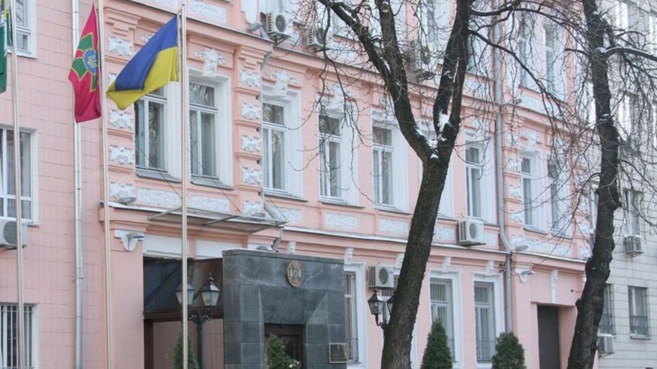 Обыск проводят сотрудники военной прокуратуры