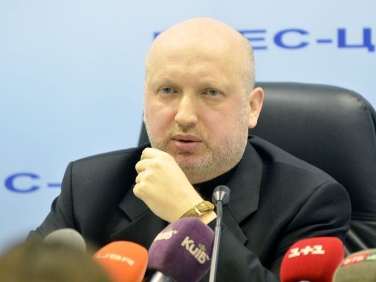 Александр Турчинов готов лично подготовить систему к полноценной работе