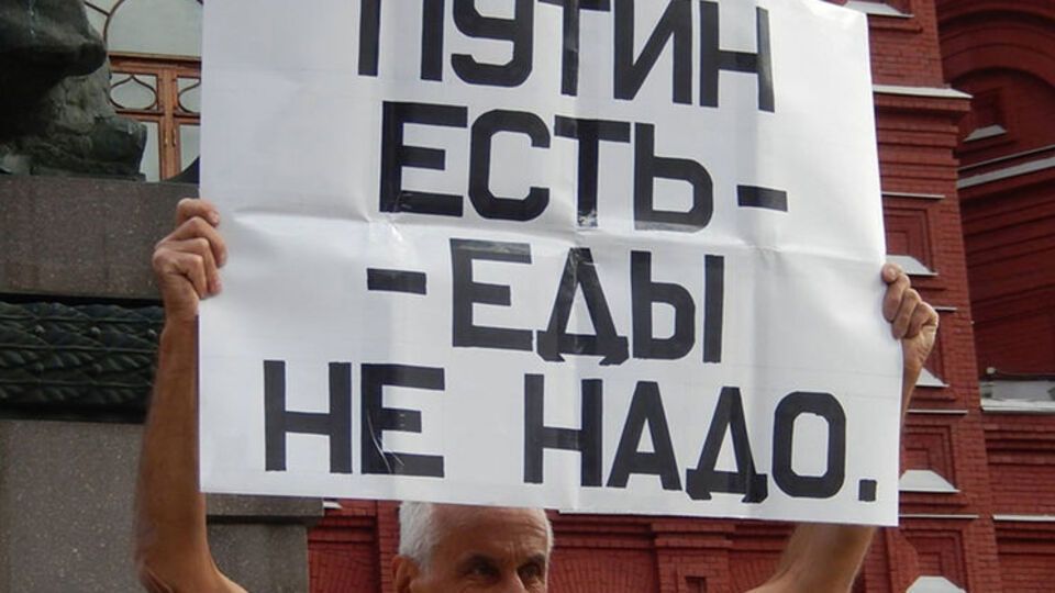 В России Ионов регулярно выходил с одиночными пикетами против власти