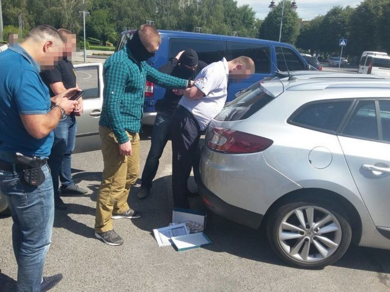 Главу поселкового совета задержали при получении взятки