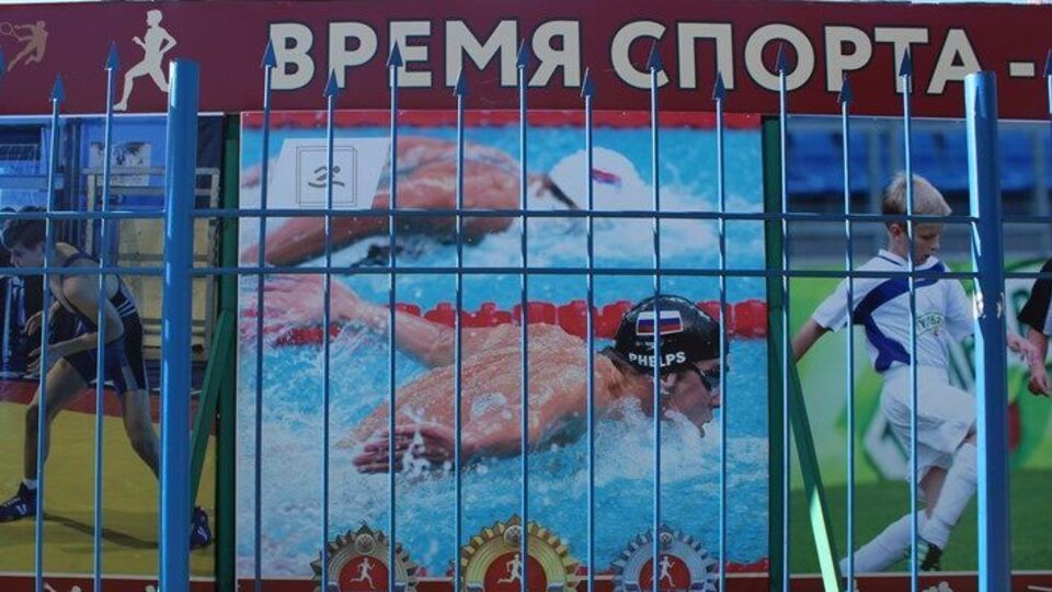 Дизайнер просто заменил Фелпсу флаг на российский