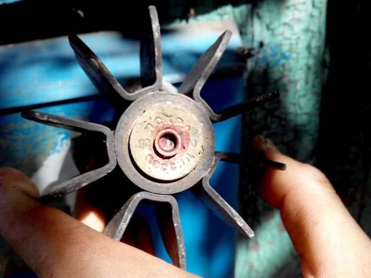 Маркировка капсюля одного из найденных хвостовиков мин "Искра - Росссия" говорит о происхождении боеприпаса