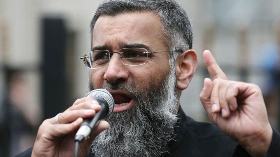 У Чоудари в Twitter 32 тысячи подписчиков