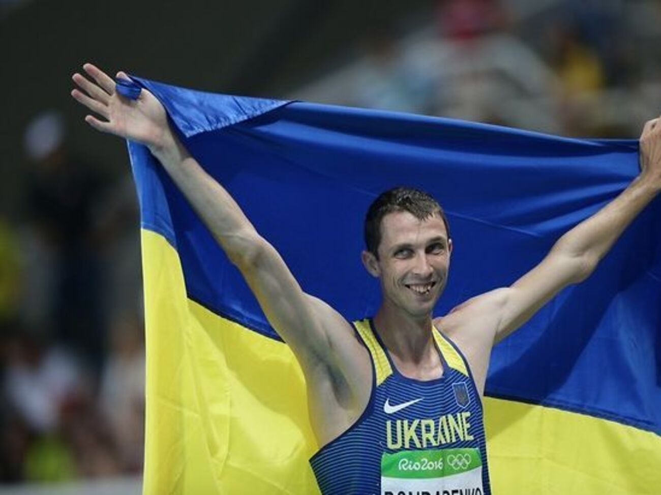 Бондаренко уступил победителю пять сантиметров