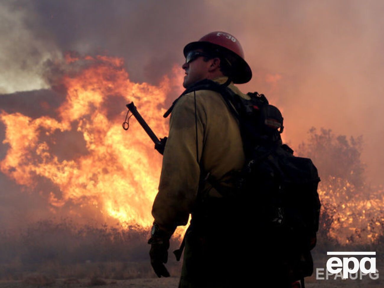 В Калифорнии бушуют лесные пожары