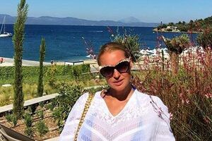 Волочкова: Морская прогулка и традиционный шпагат на катере