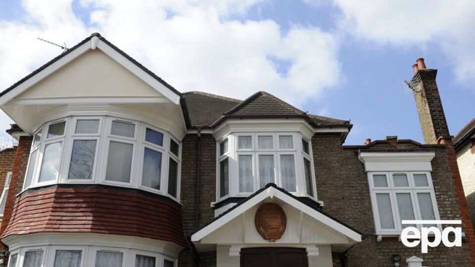 Дипломат бежал из посольства в Лондоне, сообщают СМИ