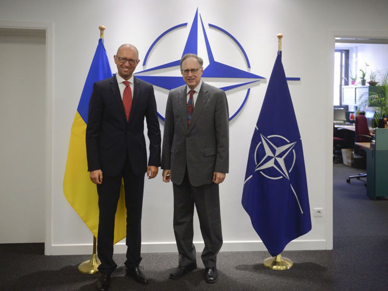 Арсений Яценюк: Россия дестабилизирует мир