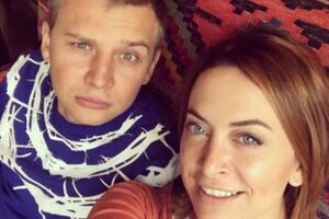 Наталья Фриске (на фото справа): Прошло с тех пор уже три года, как стали мужем и женой. Мы соглашение заключили хранить всю жизнь свою любовь