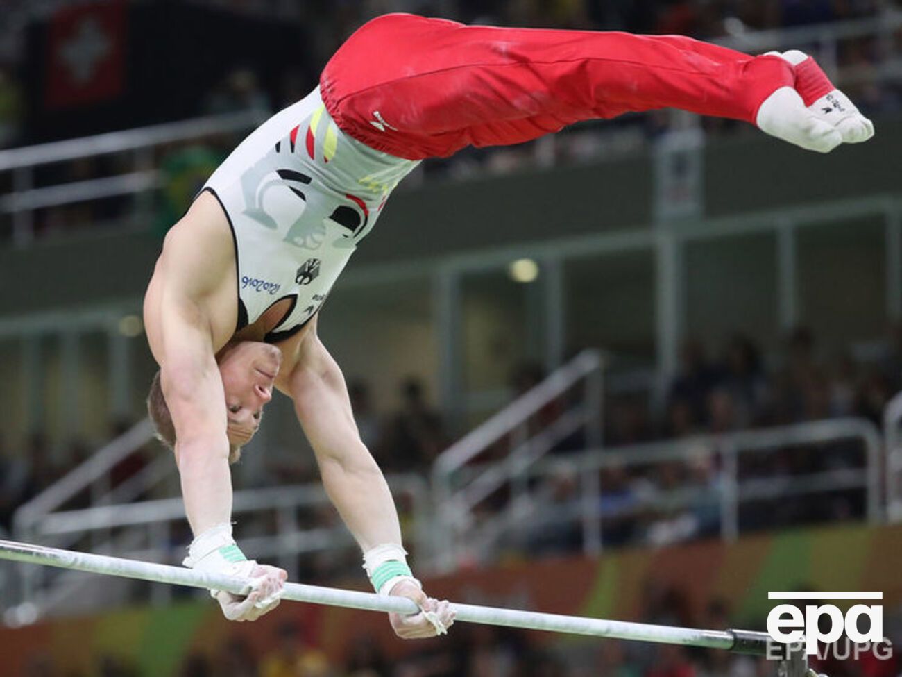 Хамбюхен во время упражнения на перекладине