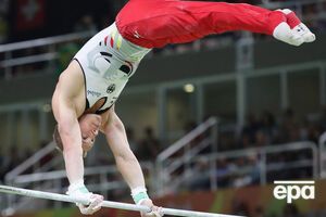 Хамбюхен во время упражнения на перекладине