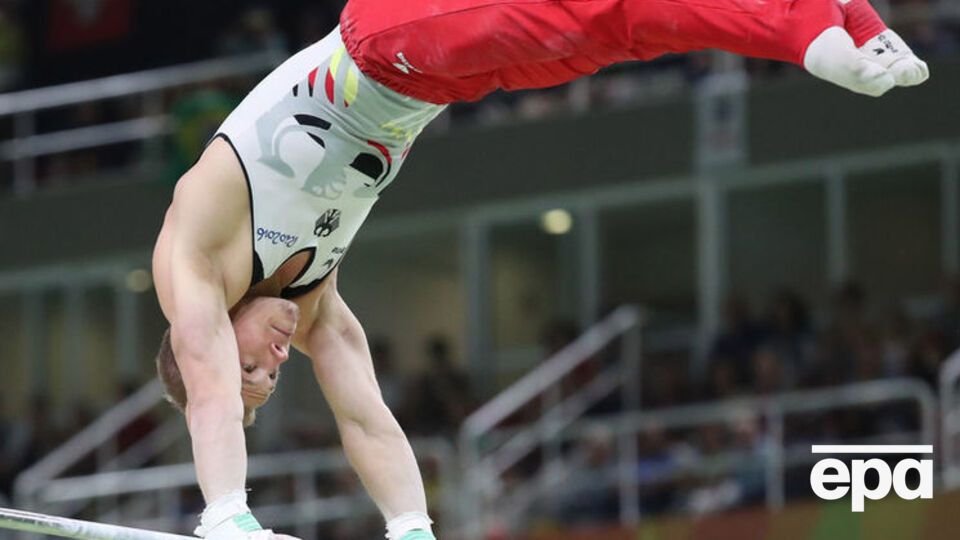 Хамбюхен во время упражнения на перекладине