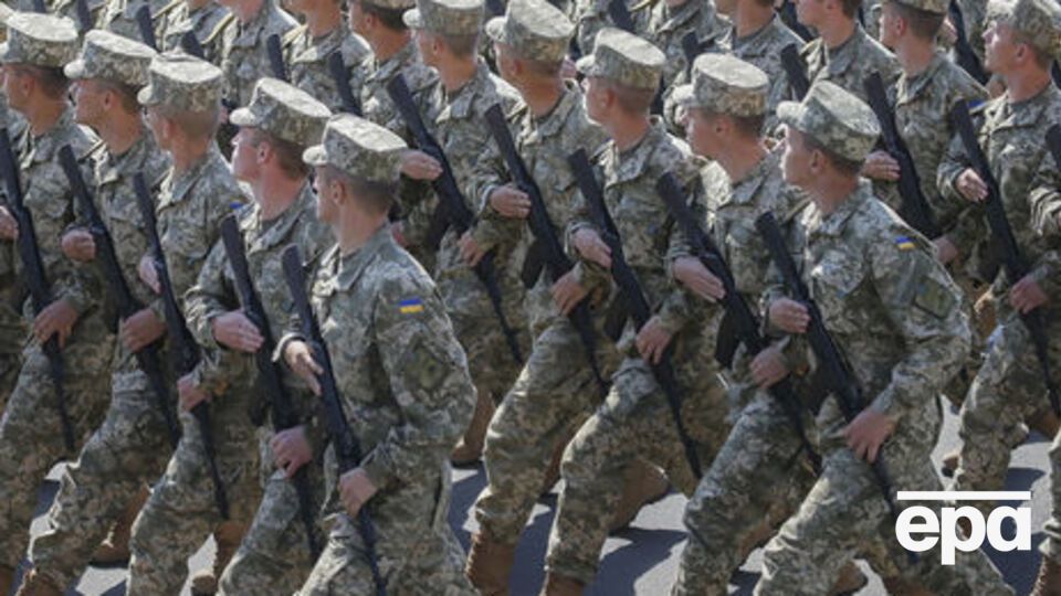 В Генштабе отметили, что граждане, которые призываются добровольно, имеют право избирать часть, в которой планируют проходить военную службу