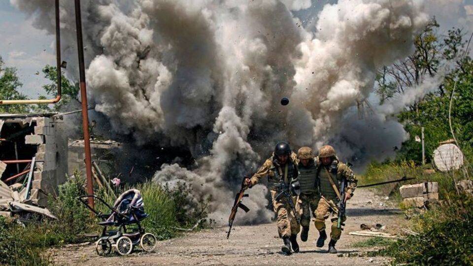 Взрывы в небе. Военный фотограф Муравский опубликовал кадры боев в зоне АТО. Фоторепортаж