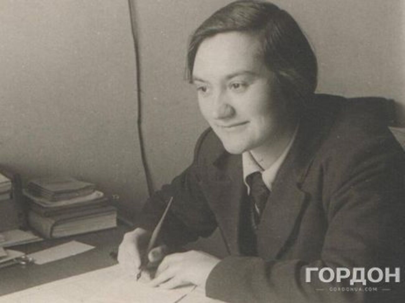 Хорошунова:&nbsp;Как-то страшно теперь писать. Словно бумага тоже может продать, словно стены могут подсмотреть и подслушать мысли