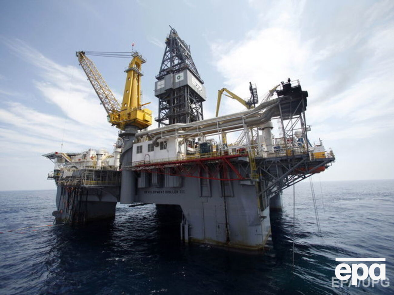 Цена на нефть баллансирует ниже $50 за баррель