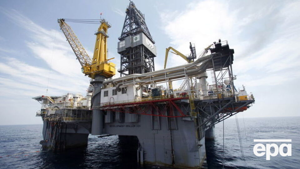 Цена на нефть баллансирует ниже $50 за баррель