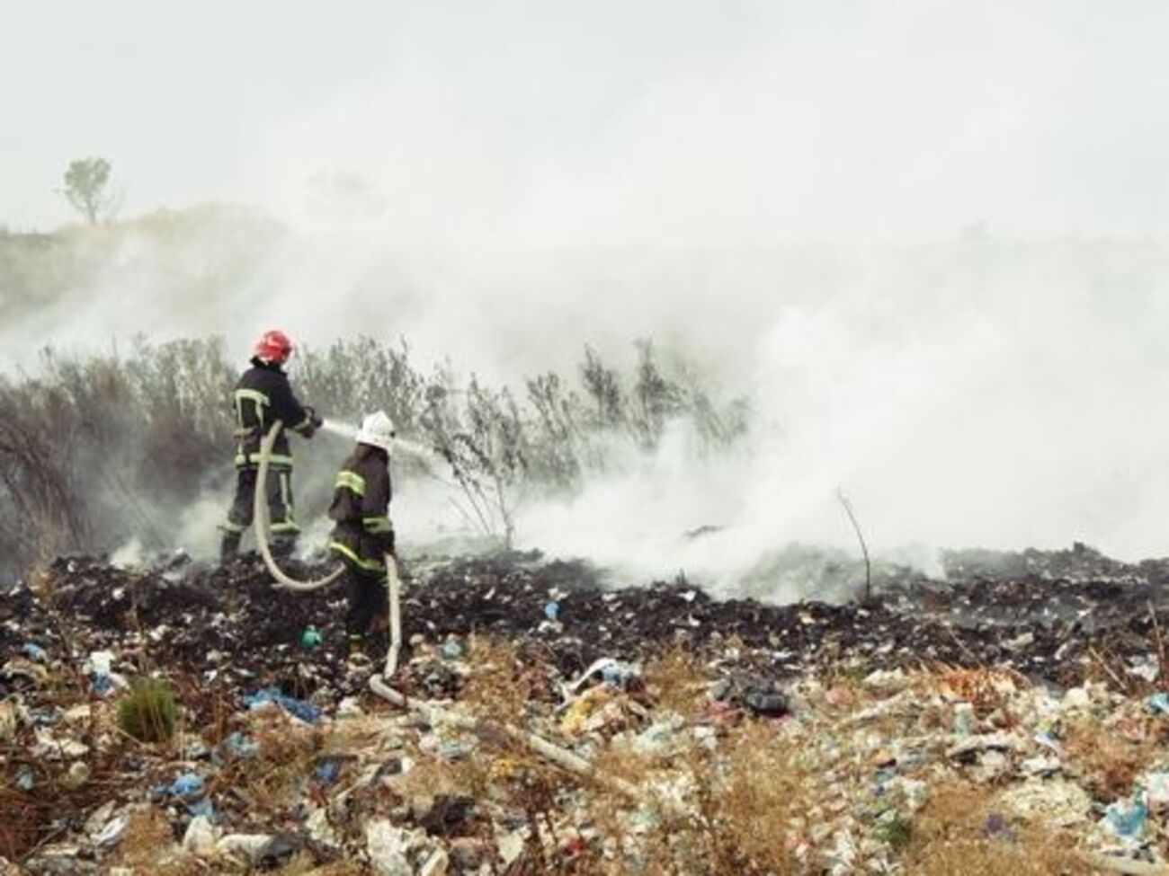 Спасатели потушили пожар на мусорной свалке в Тернопольской&nbsp;области