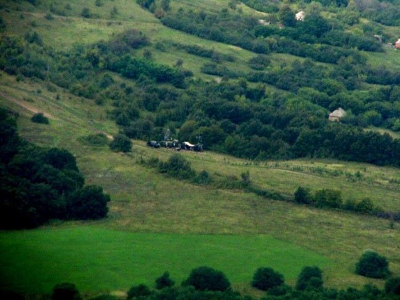 Комплексы находятся напротив участка Харьковского отряда на территории РФ