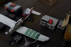 В микроавтобусе были спрятаны беспилотники, радиостанции и квадрокоптер