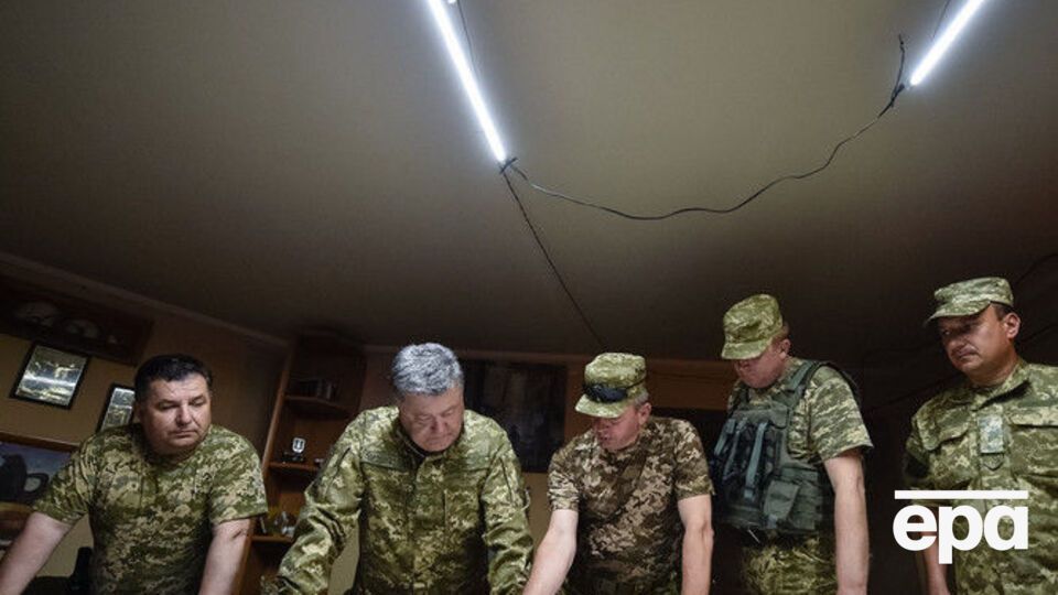 Порошенко не исключил введение военного положения