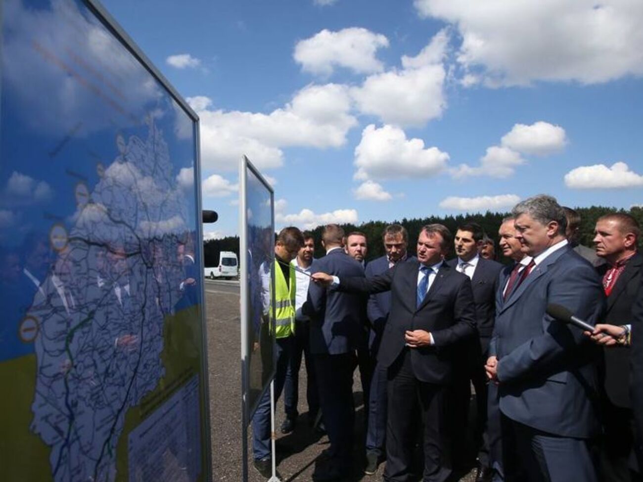 Порошенко:&nbsp;Дороги &ndash; это образ Украины!