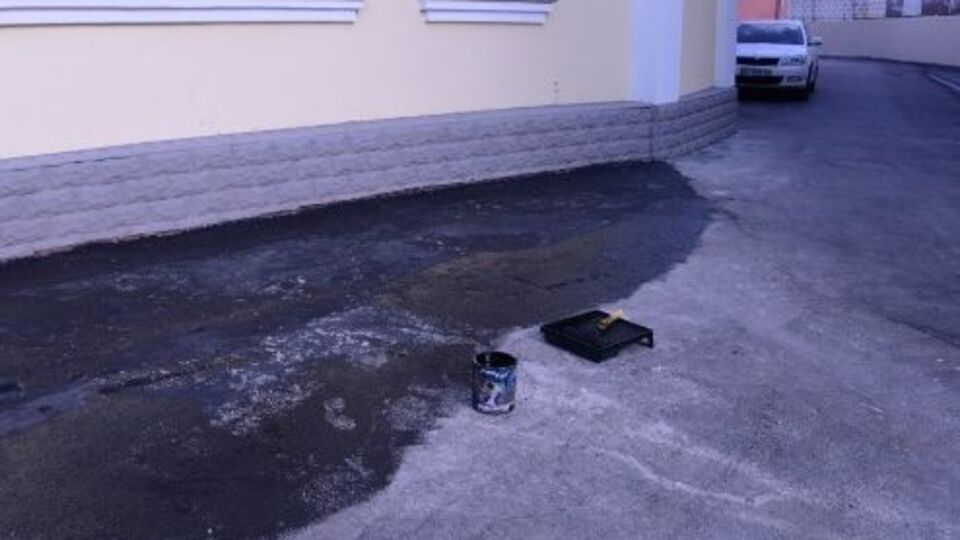 Покраска позволит выдать старый асфальт за новое покрытие, предположили на канале